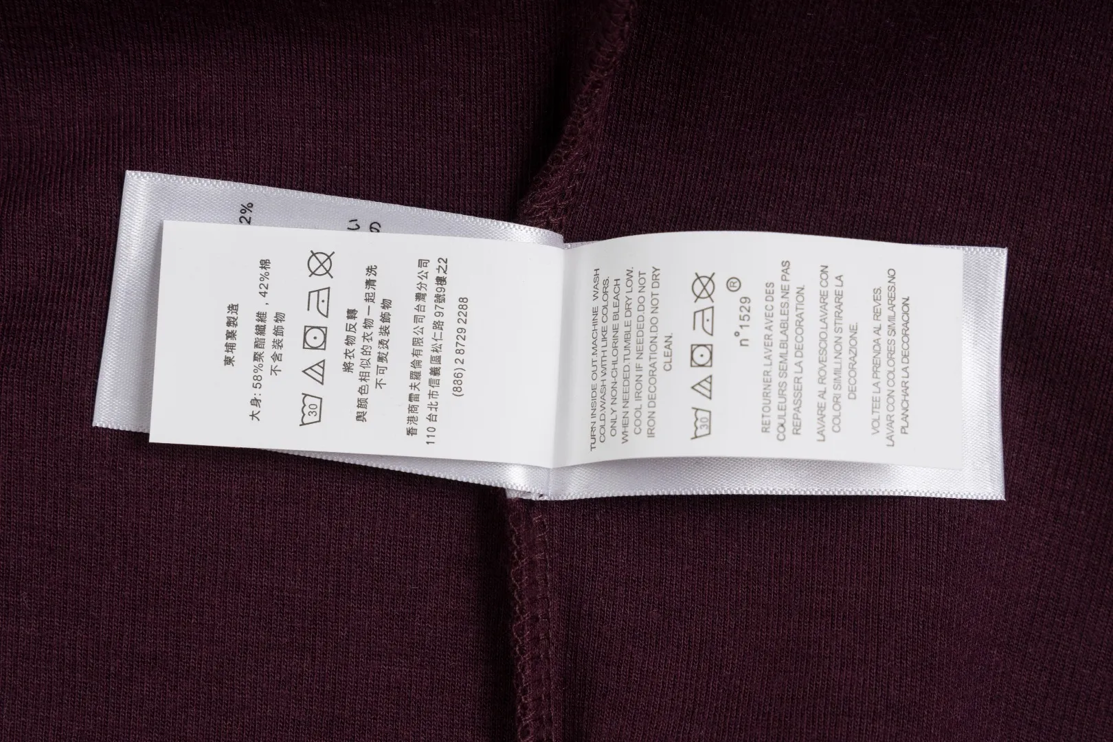 P230 #R97 Ralph lauren twelve-color embroidered pony logo half-zip high-neck long-sleeved knitted sweatshirt. The same style for men and women. The new half-zip sweatshirt for couples to wear in autumn is here! This kind of sweatshirt is really popular this year, even more popular than the hooded sweatshirt. Open the zipper and it can be used as a large lapel, which makes it more fashionable. The color of the classic design of the little war horse on the chest is matched with the embroidery. The simple zipper design echoes the brand logo, so you don’t need to match too much. The sweater version is loose enough! The fabric is custom-woven and dyed 100 cotton. 320g high gram weight 100% cotton knitted cotton with a certain thickness. The fabric is soft and comfortable, and the three-dimensional fabric is full of texture. The stitching is three needles and five threads, which is beautiful and strong. The pattern is also good. Although it is loose, it does not look bulky! - It is not a popular color scheme on the street. The color is pure and highly recommended. The upper body has a particularly high rate of turning heads. Loose style. Big drop shoulder OS style. Same style for men and women. Couple wear. Versatile and practical! Color: Gray, navy, khaki, green label, oatmeal brown label, apricot, black, army green, burgundy, pink, dark gray, light blue, white. Size: S M L XL Length: 70/72/74/76 Bust: 53.5/55.5/57.5/58.5 Shoulder width: 44/45/46/47 Sleeve length: 61/62/63/64